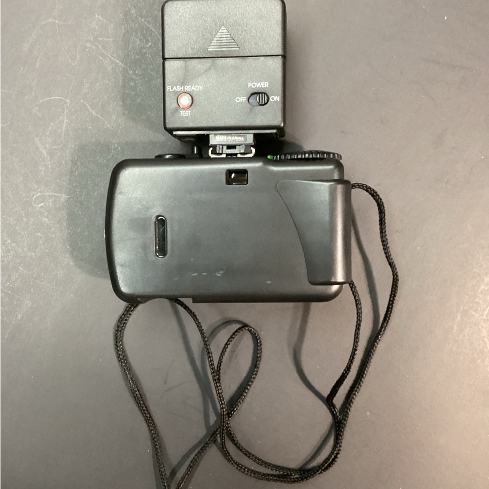 Vintage VIVITAR ECO35H 35MM Camera W/ Strap EF10 Photo Flash Attachment Untested - Picture 5 of 5